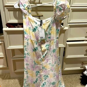 Beautiful midi dress!